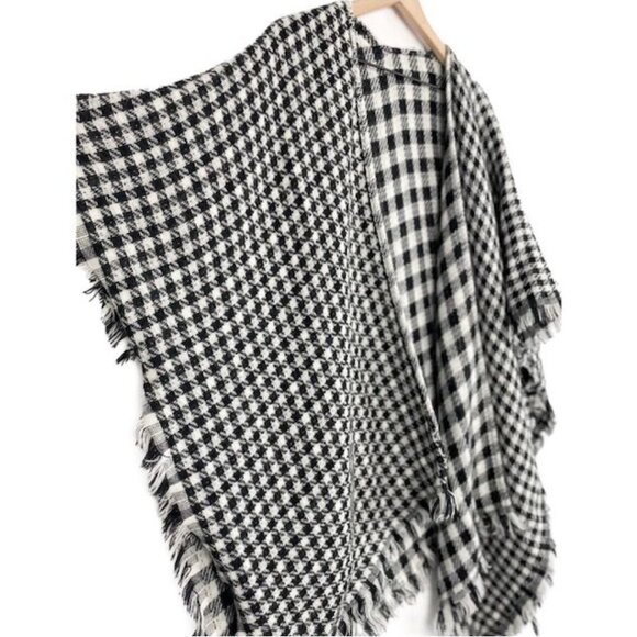 Black & White buffalo plaid herringbone Checkered Fringe Shawl  Andrée By Unit - Picture 2 of 5